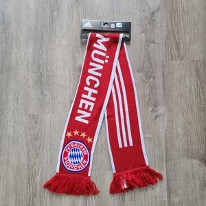 BRAND NEW Adidas FC Bayern Munchen Soccer/ Football Scarf